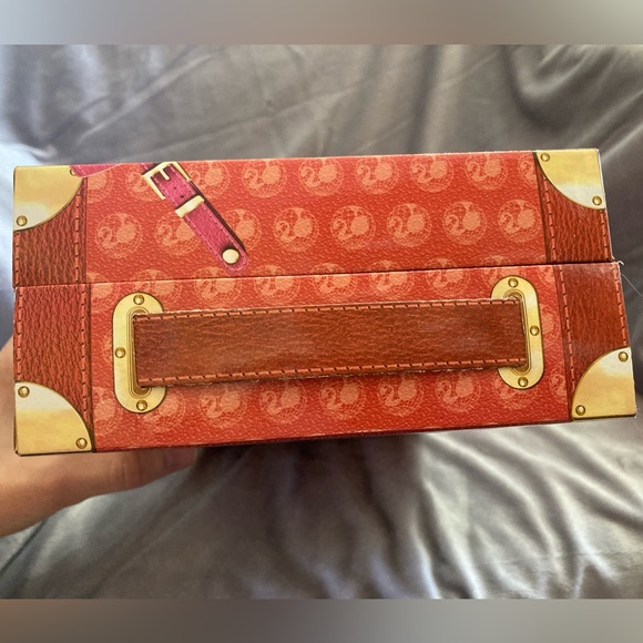 Dolls of the World Barbie Collector Chile NRFB - Picture 5 of 10